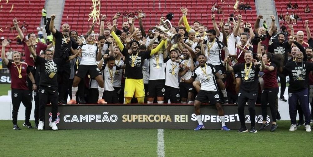 Corinthians volta a bater Flamengo e é bi da Supercopa