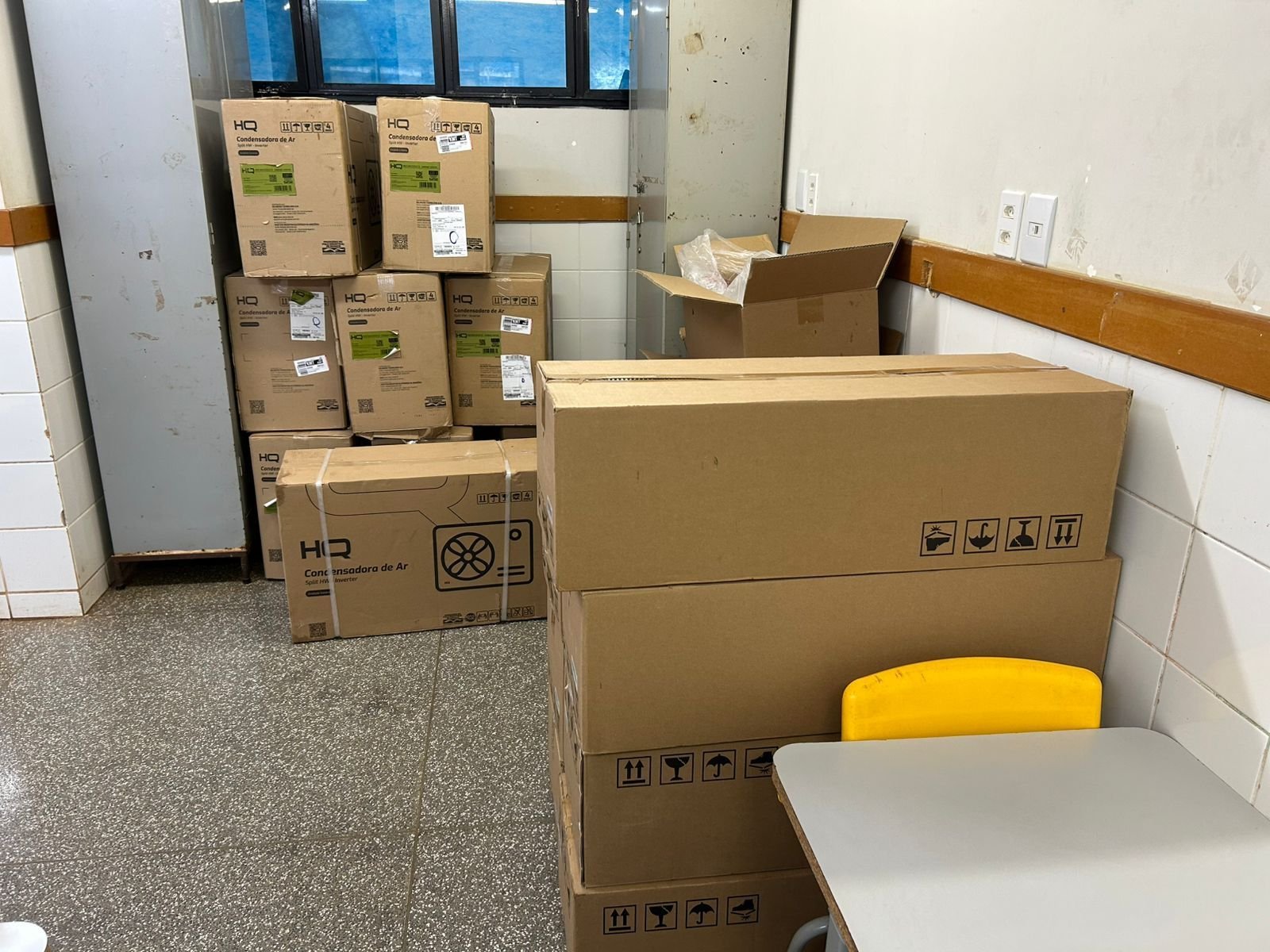 Instalação de ar-condicionado avança nos CMEIs de Sidrolândia