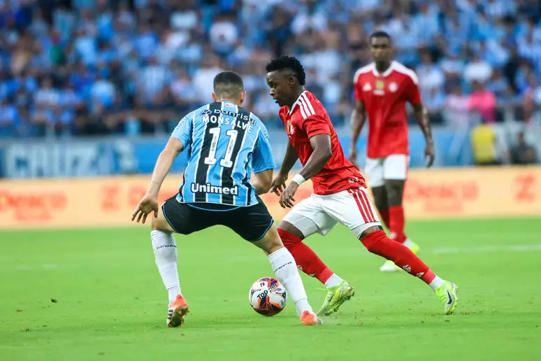Grêmio atropela o Internacional e vence partida de ida na final do Gauchão