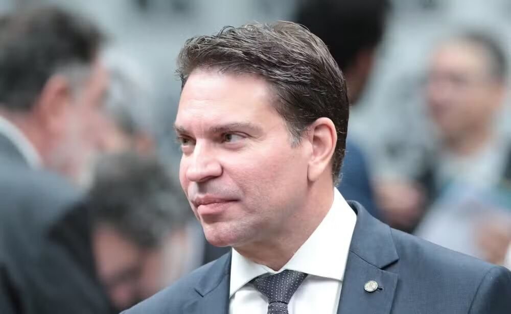 Perseguido por Moraes, Ramagem é solto após ficar dois dias preso nos EUA