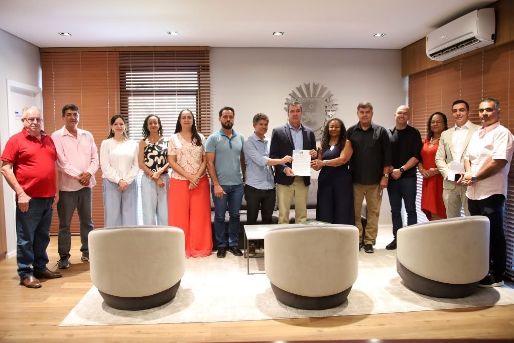 Governo de MS autoriza novo concurso com 2 mil vagas para professores da Rede Estadual