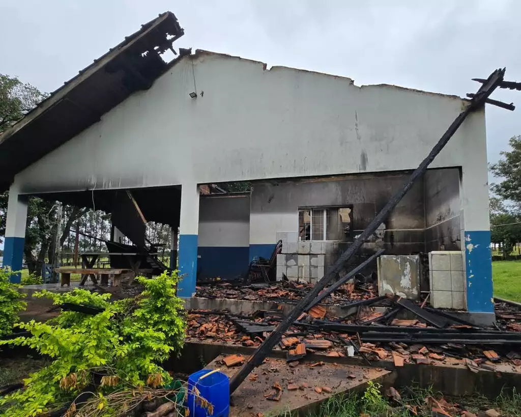 Indígenas deixam sedes de fazenda em Sidrolândia após mediação de ministério.