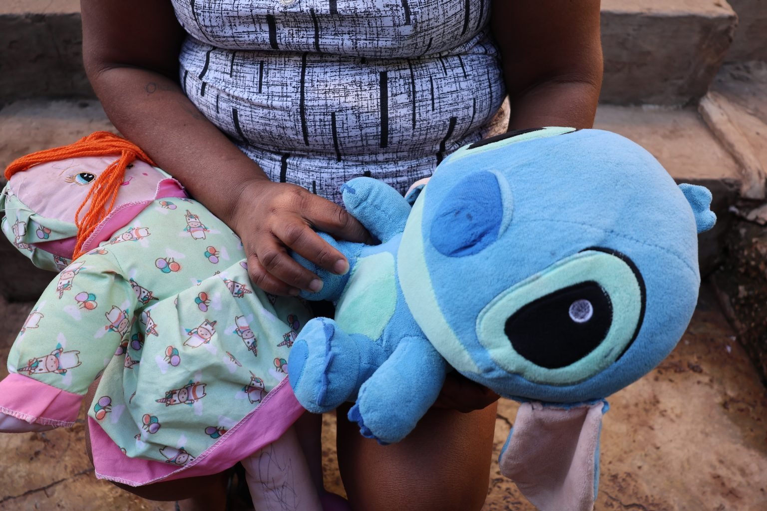 Filhos de vítimas de feminicídio em Mato Grosso do Sul recebem benefícios sociais