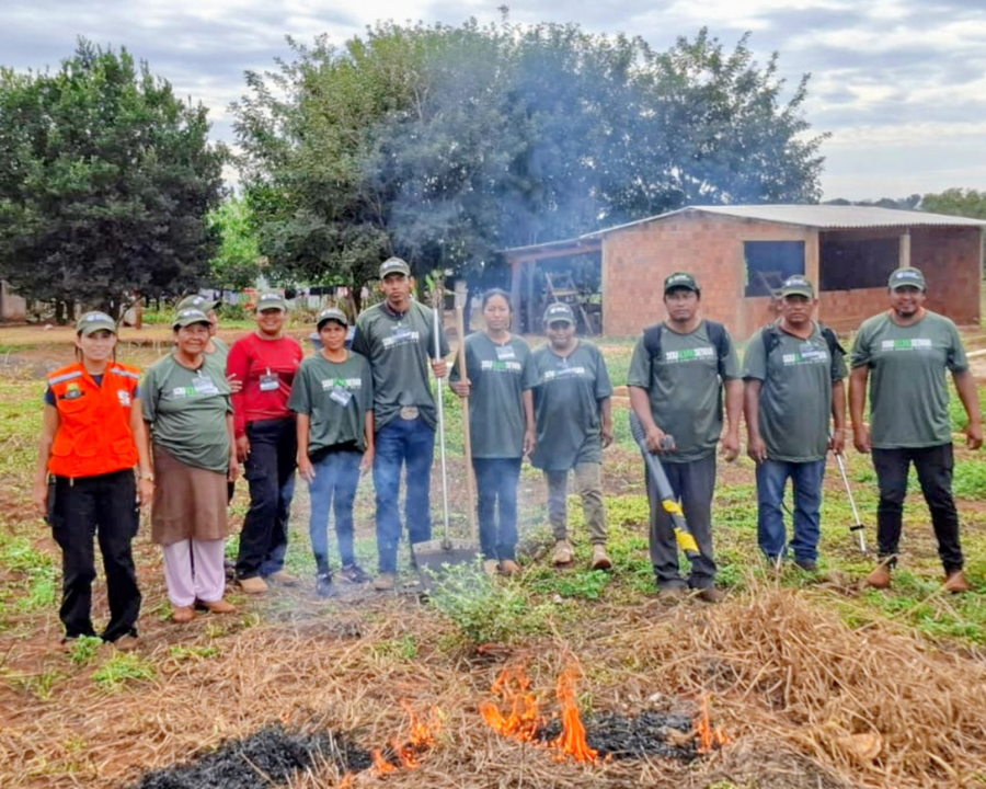 Indígenas da Aldeia Nova Corguinho participam de curso de combate a incêndio florestal.